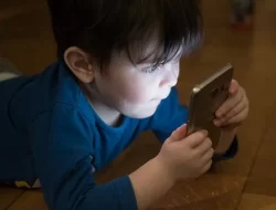 Screen time and children: How to guide your child